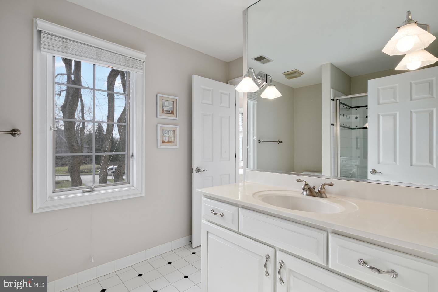 603 Longchamps Drive Devon, PA 19333 - Photo 27 of 43 Hall Full Bathroom