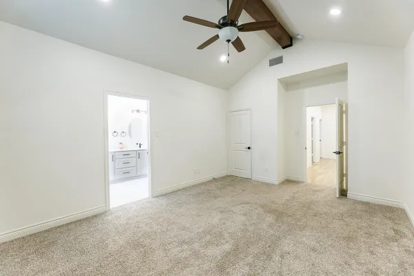an empty room with closet and a ceiling fan