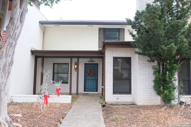 $269,000 | 393 Fenwick Drive, Windcrest, TX 78239