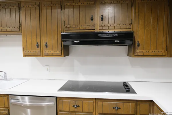 a close view of sink and tap