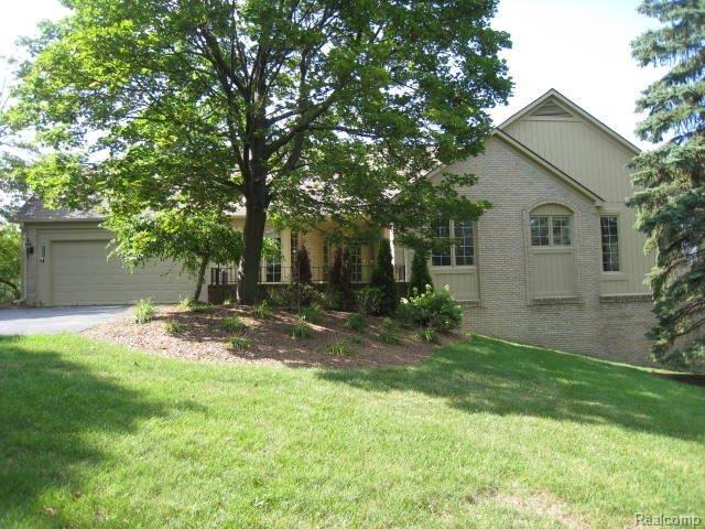 6450 Noble Road, Unit 4 West Bloomfield, MI 48322 - Photo 1 of 8 FRONT