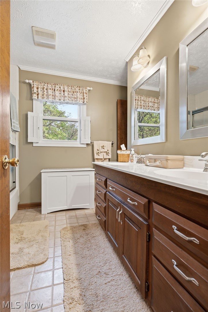 5133 Seaview Circle Northwest Canton, OH 44708 - Photo 14 of 30 half bath on main level