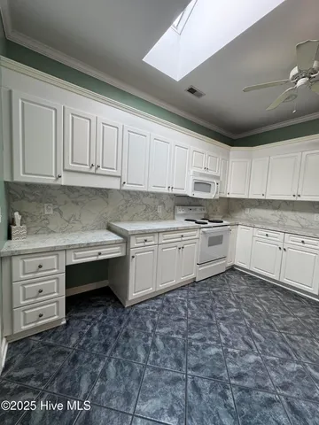 $2,400 | 4321 Prescott Court, Wilmington, NC 28412