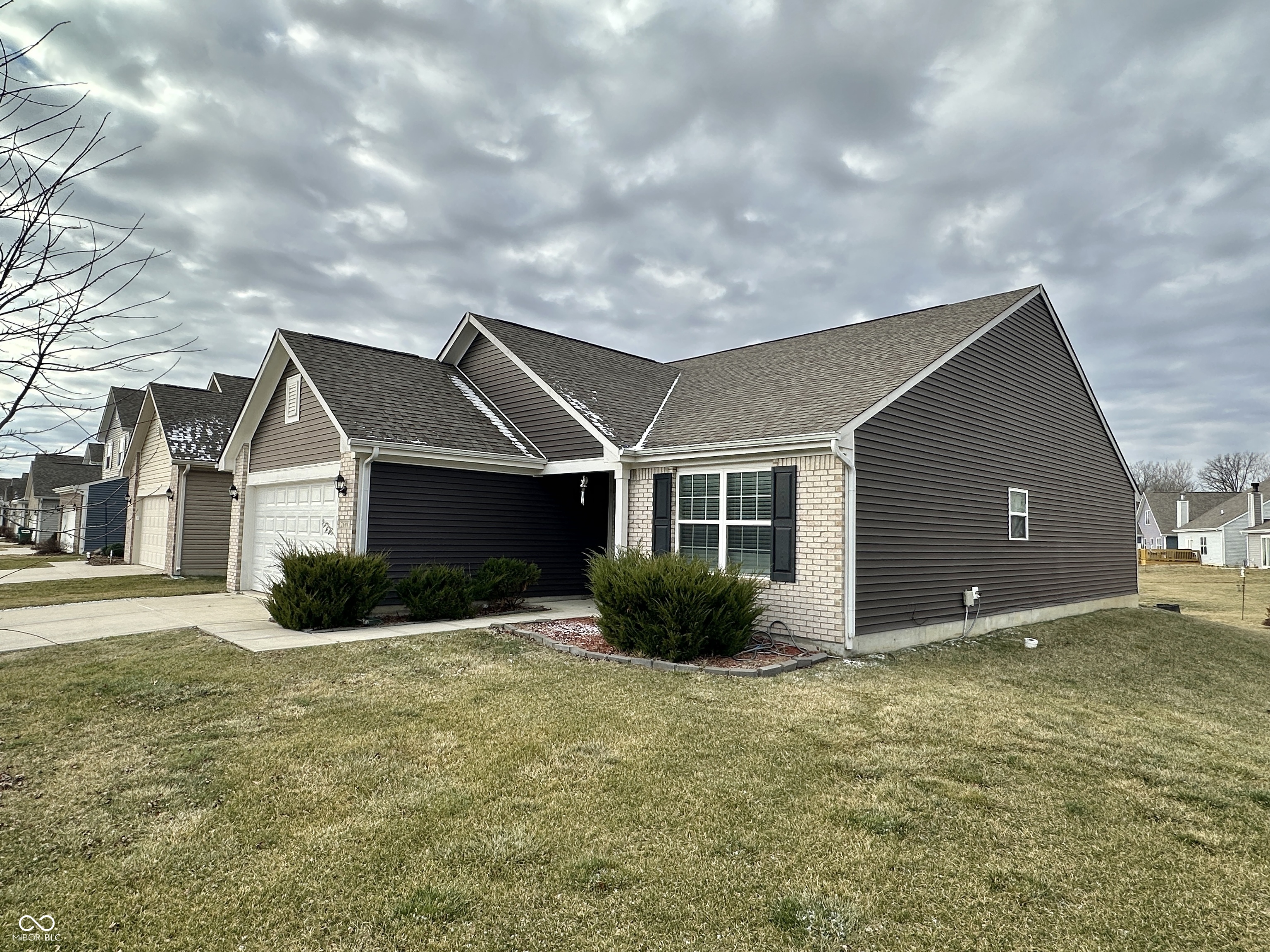 2698 Cabin Hill Road Indianapolis, IN 46229 - Photo 2 of 31