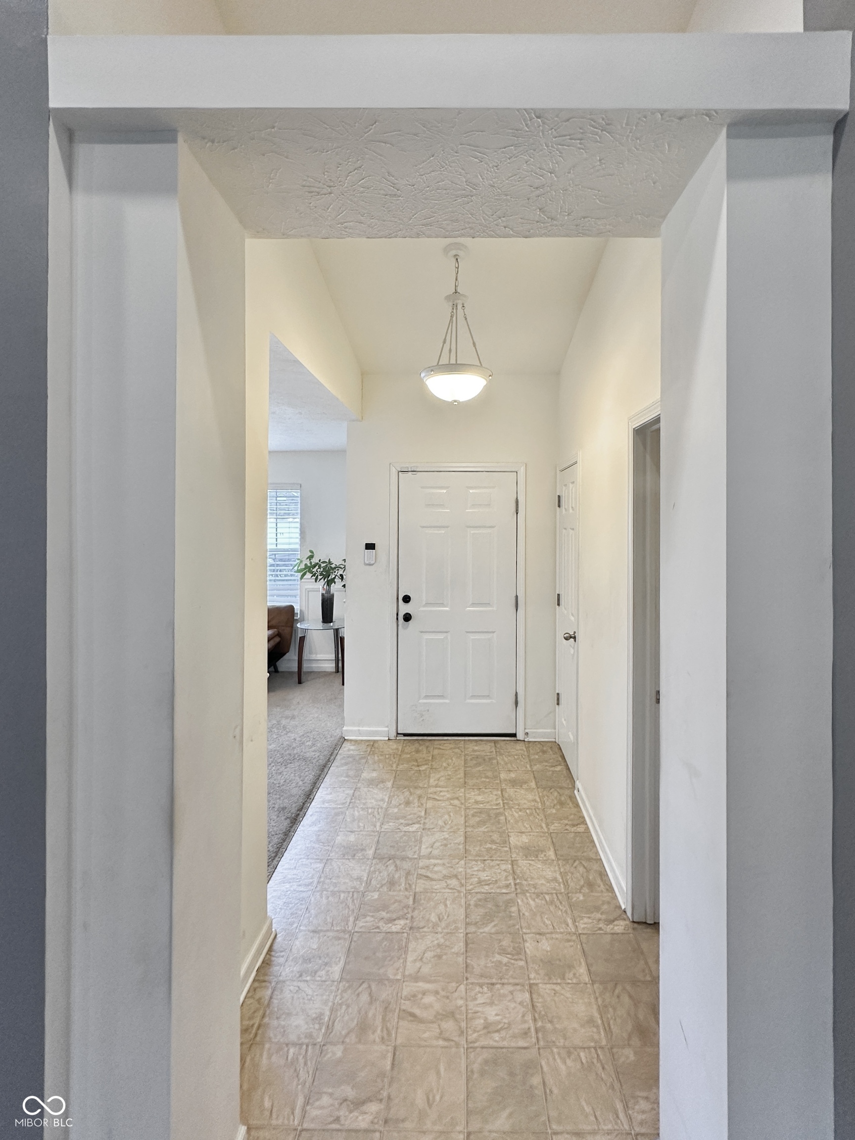 2698 Cabin Hill Road Indianapolis, IN 46229 - Photo 4 of 31