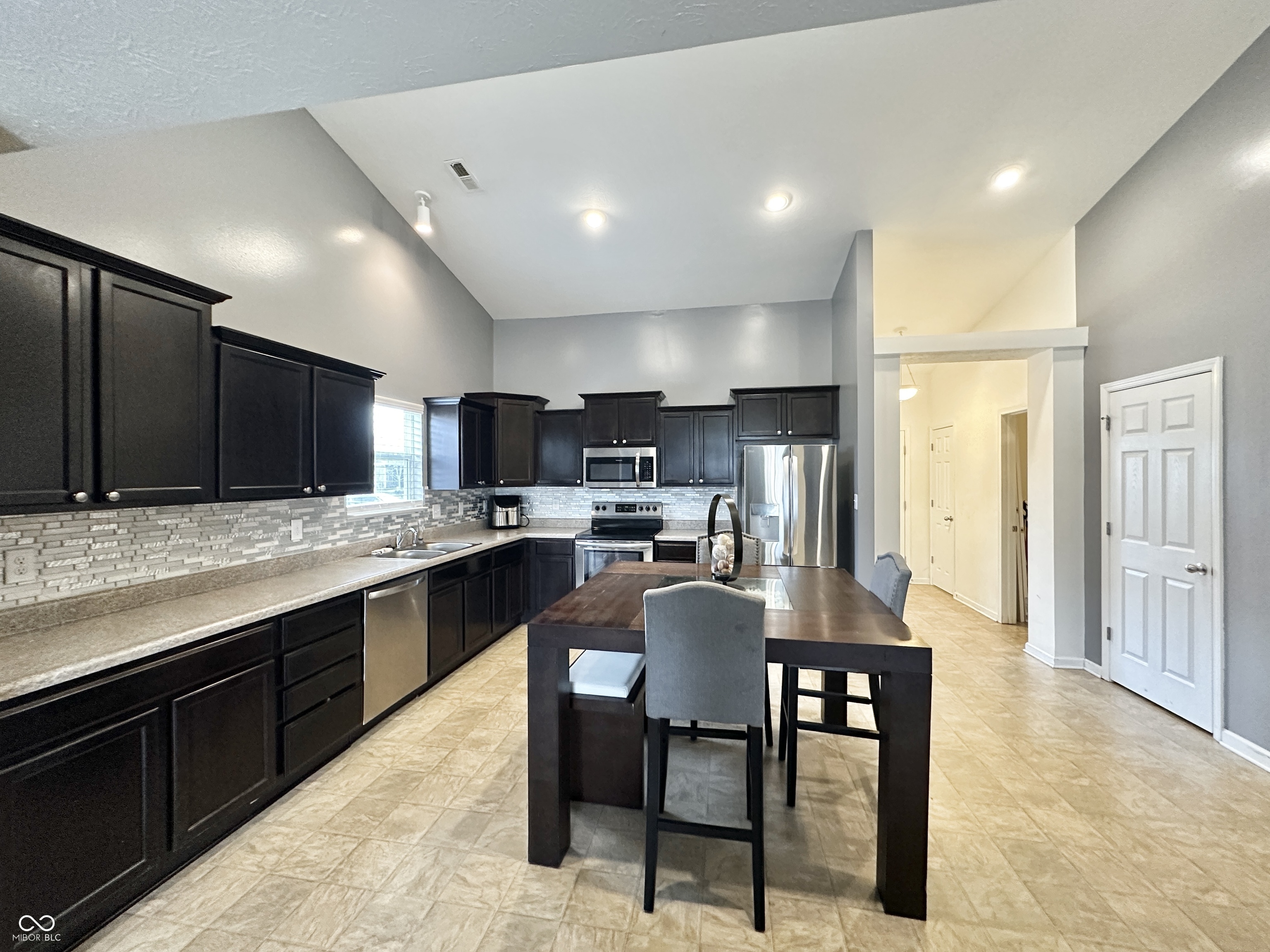 2698 Cabin Hill Road Indianapolis, IN 46229 - Photo 5 of 31