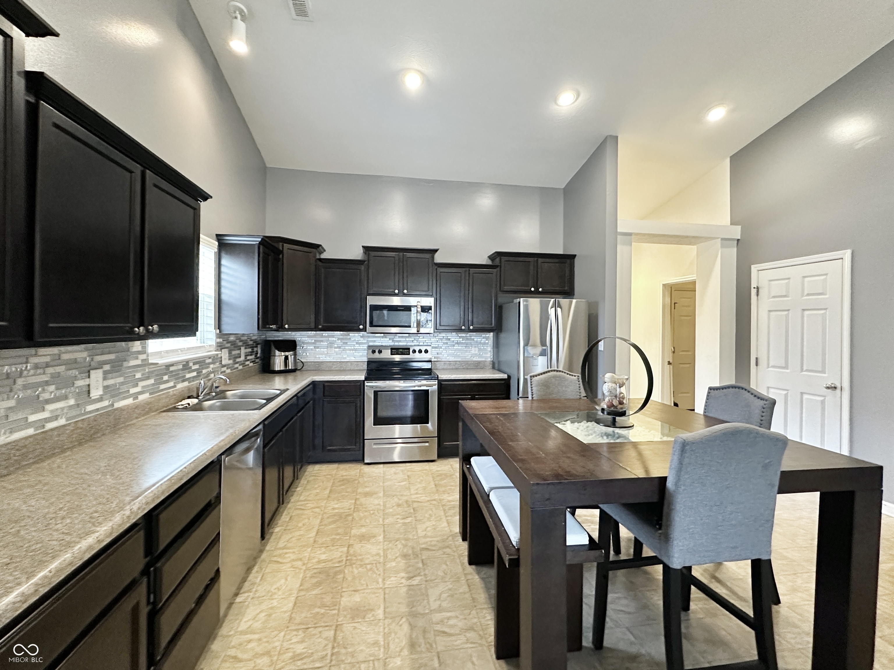 2698 Cabin Hill Road Indianapolis, IN 46229 - Photo 6 of 31