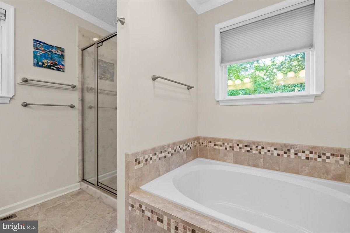 116 Ware Place Winchester, VA 22602 - Photo 19 of 28 a bathroom with a bathtub and shower