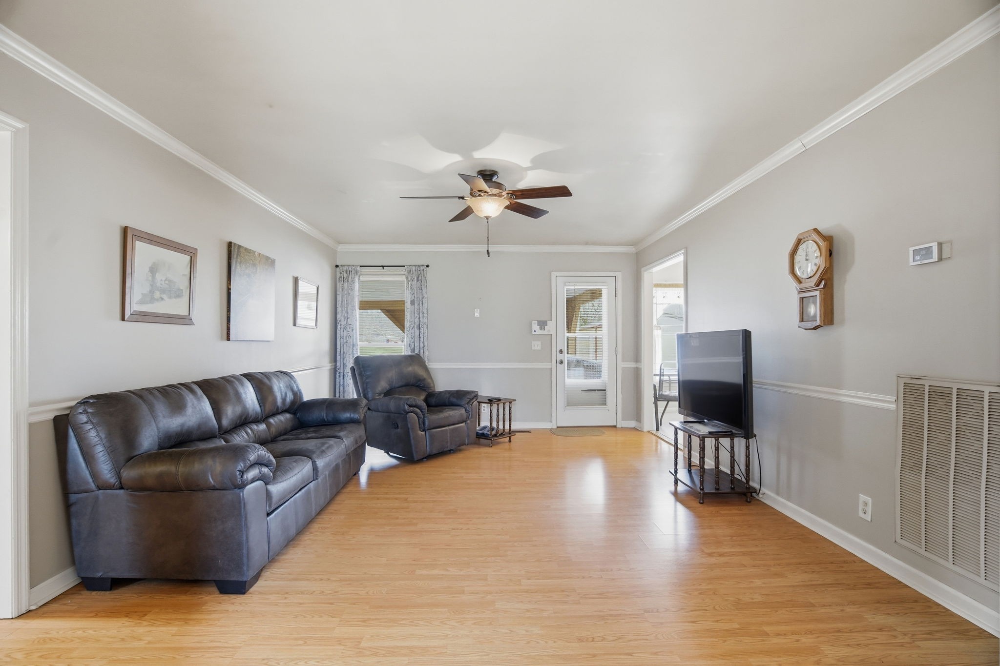 4971 Hyde Road Springfield, TN 37172 - Photo 4 of 45 a living room with furniture and a flat screen tv