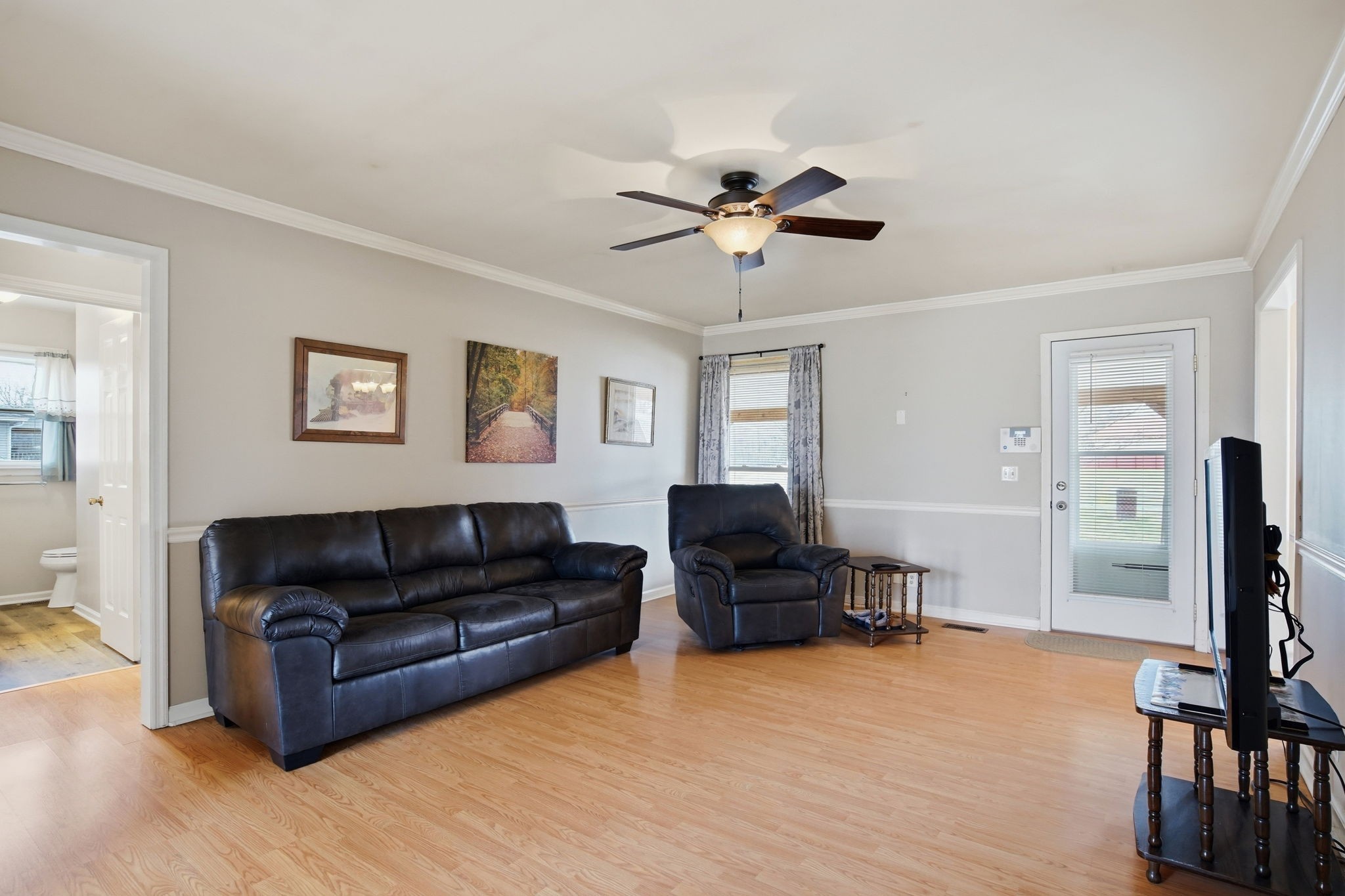 4971 Hyde Road Springfield, TN 37172 - Photo 5 of 45 a living room with furniture window and a flat screen tv