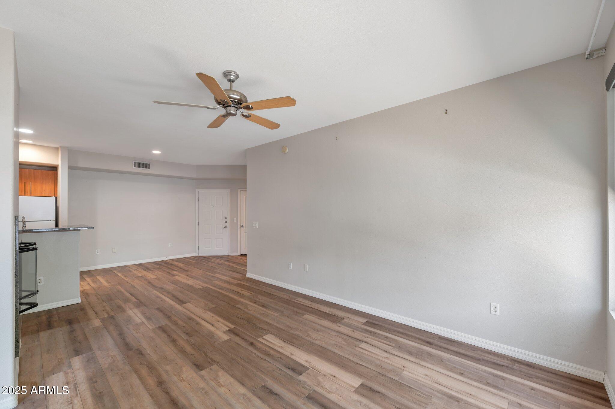 6900 East Princess Drive, Unit 1193 Phoenix, AZ 85054 - Photo 3 of 24 2-web-or-mls-Qp-8660 (1)