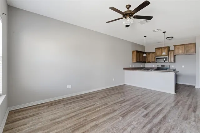 $1,300 | 101 Capps Street, Unit A, Rio Vista, TX 76093