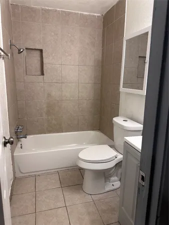 $1,800 | 143 Casa Grande Drive, Unit 143, Houston, TX 77060