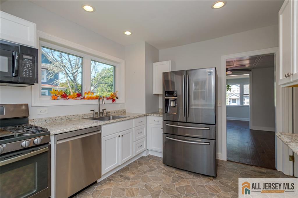 415 Walnut Street Dunellen, NJ 08812 - Photo 4 of 19