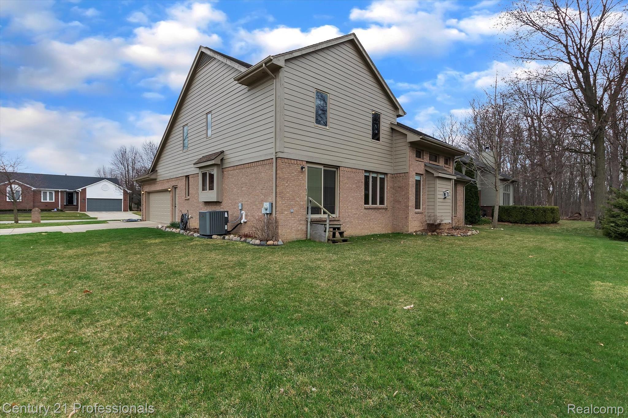 1571 Nadine Rochester, MI 48307 - Photo 44 of 50 46-1571-Nadine-WindowStill-Real-Estate-Photography-47.jpg