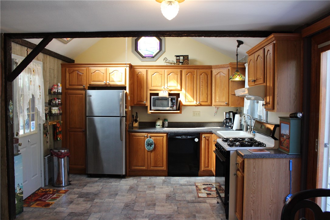 32 Reed Street Tiverton, RI 02878 - Photo 7 of 24