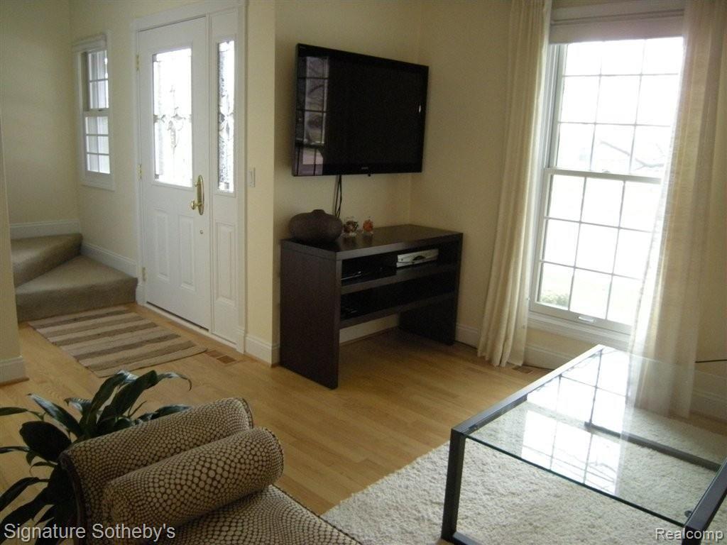 1650 Normandy Road Clawson, MI 48017 - Photo 14 of 21 Living Room