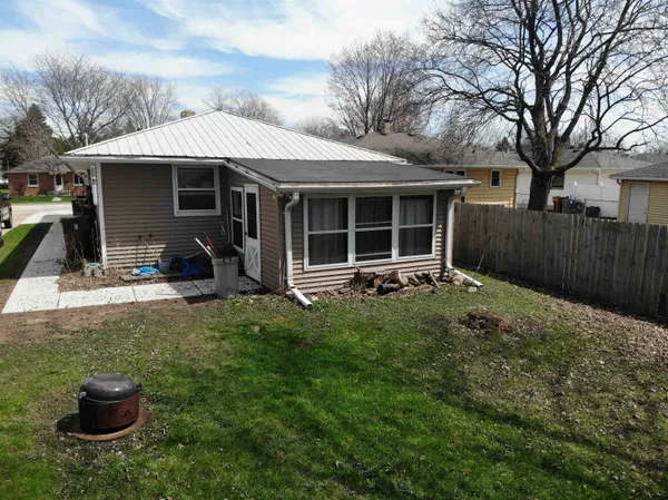 $254,900 | 744 Warsaw Street, Menasha, WI 54952