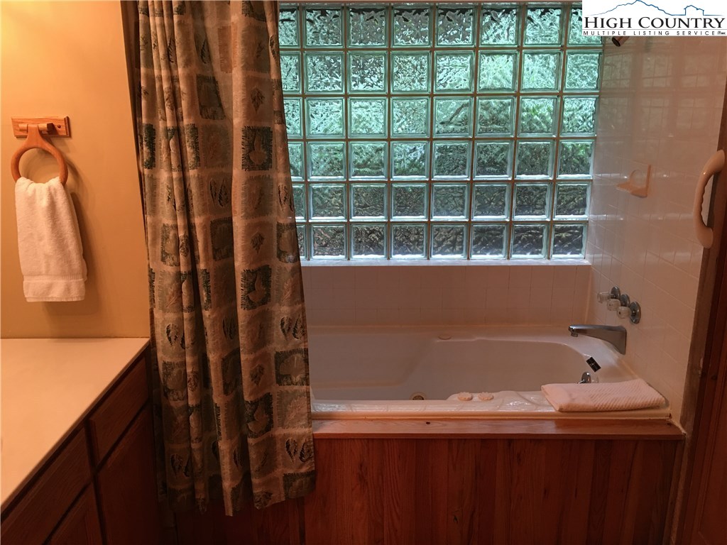 219 Upper Fiddlestix Boone, NC 28607 - Photo 13 of 22 Gallery Image 13