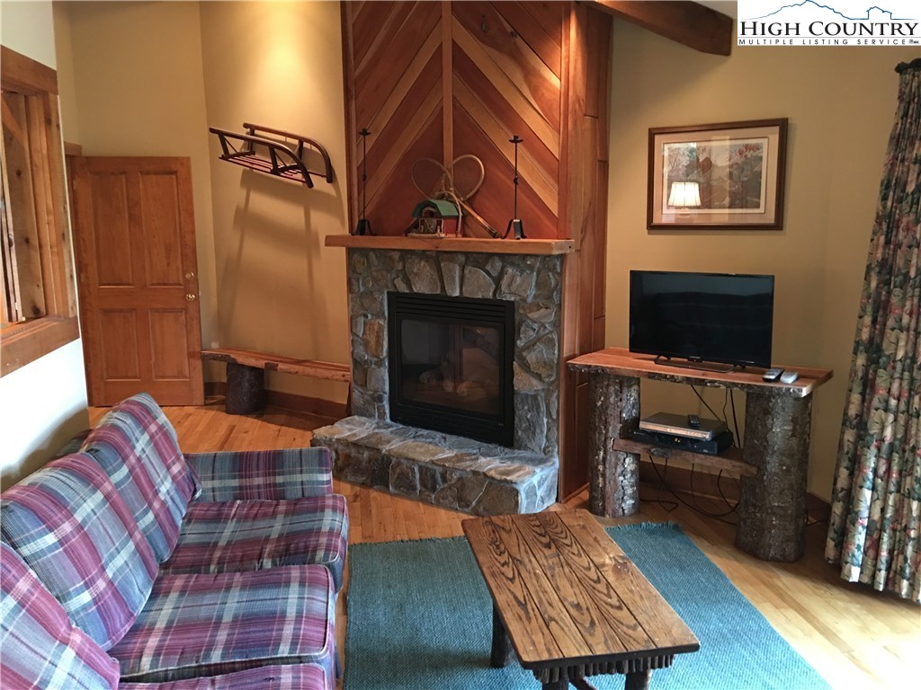 219 Upper Fiddlestix Boone, NC 28607 - Photo 2 of 22 Gallery Image 2