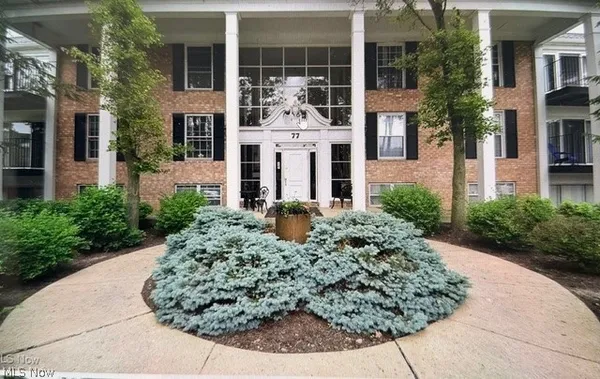 $2,400 | 77 Atterbury Boulevard, Unit 101, Hudson, OH 44236