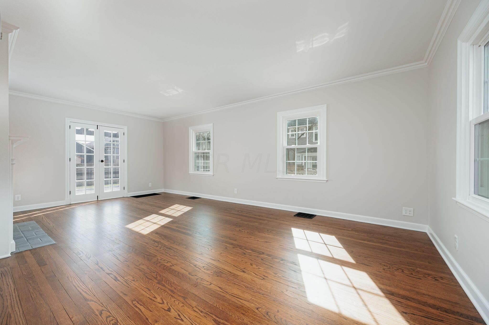 1881 Stanford Road Columbus, OH 43212 - Photo 6 of 37 Large living room with lots of light
