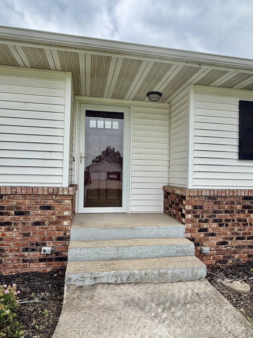 25445 Indian Ridge Road Sterling, IL 61081 - Photo 5 of 35
