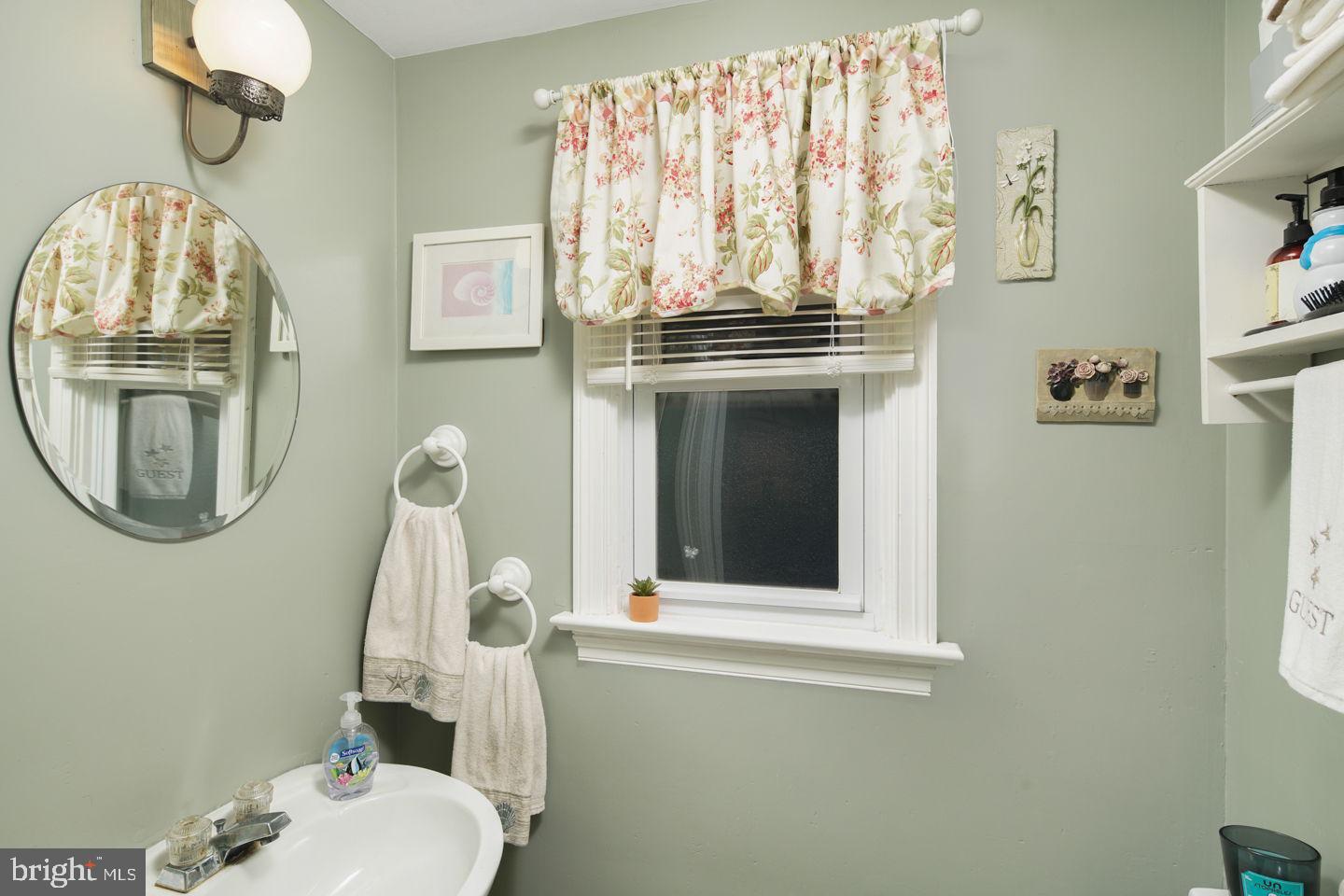 112 Berkeley Road Glenside, PA 19038 - Photo 19 of 33 Half Bathroom