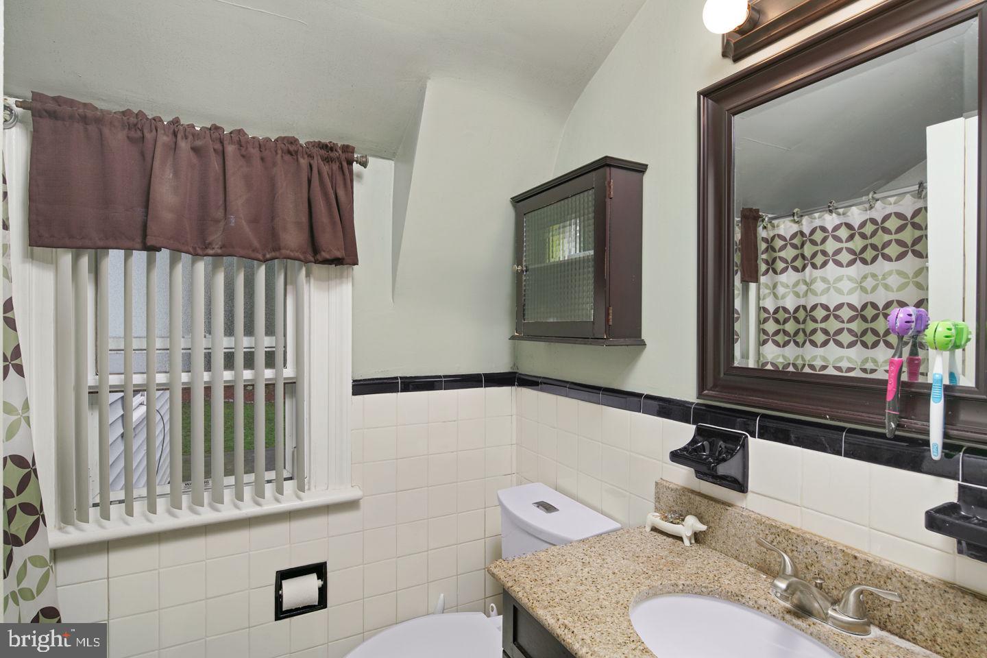 112 Berkeley Road Glenside, PA 19038 - Photo 27 of 33 Full Bathroom