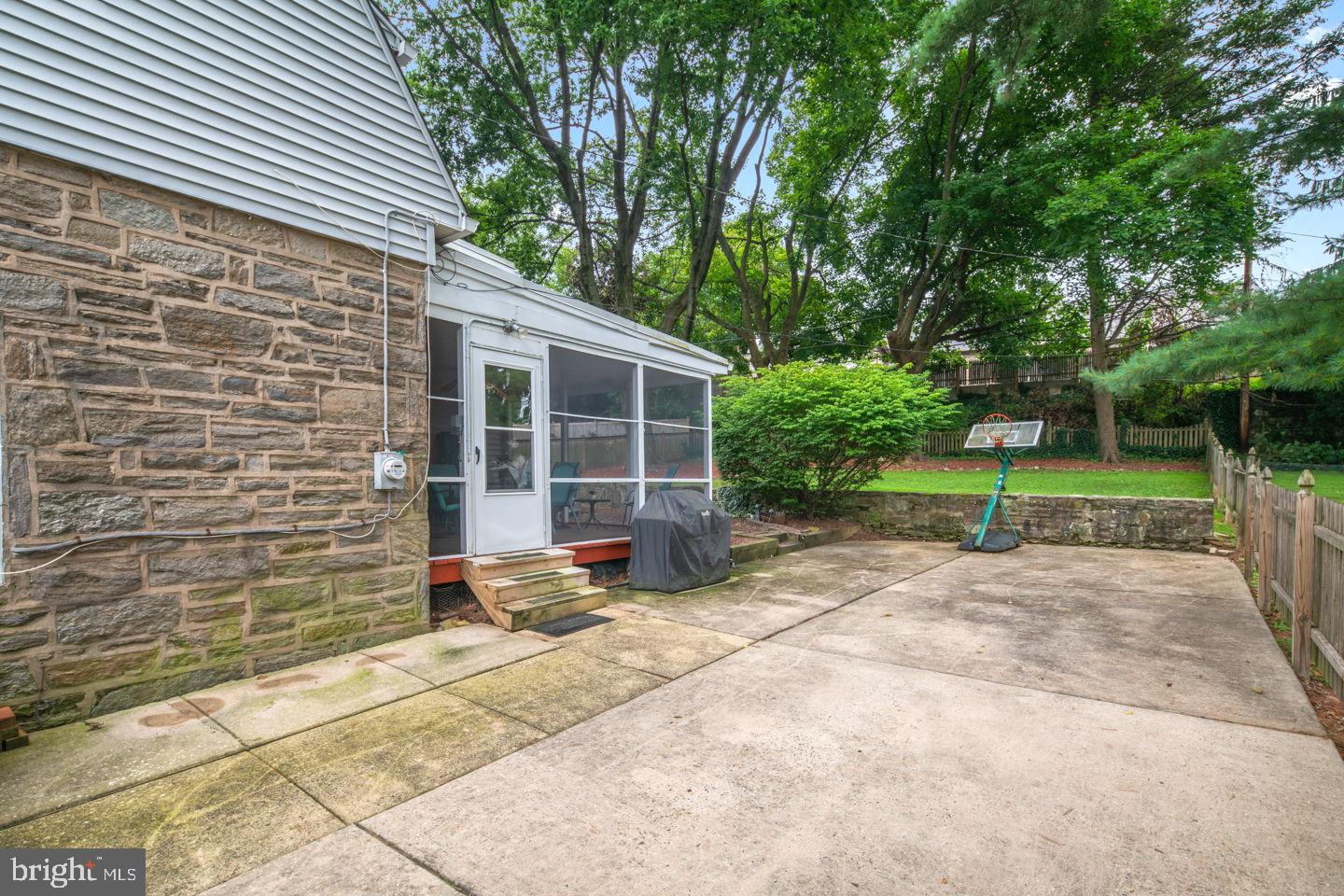 112 Berkeley Road Glenside, PA 19038 - Photo 30 of 33 Side Yard