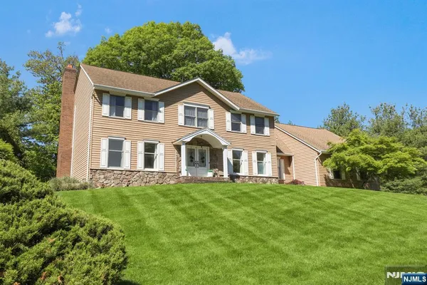 $1,249,000 | 6 Kristen Court, Wayne, NJ 07470