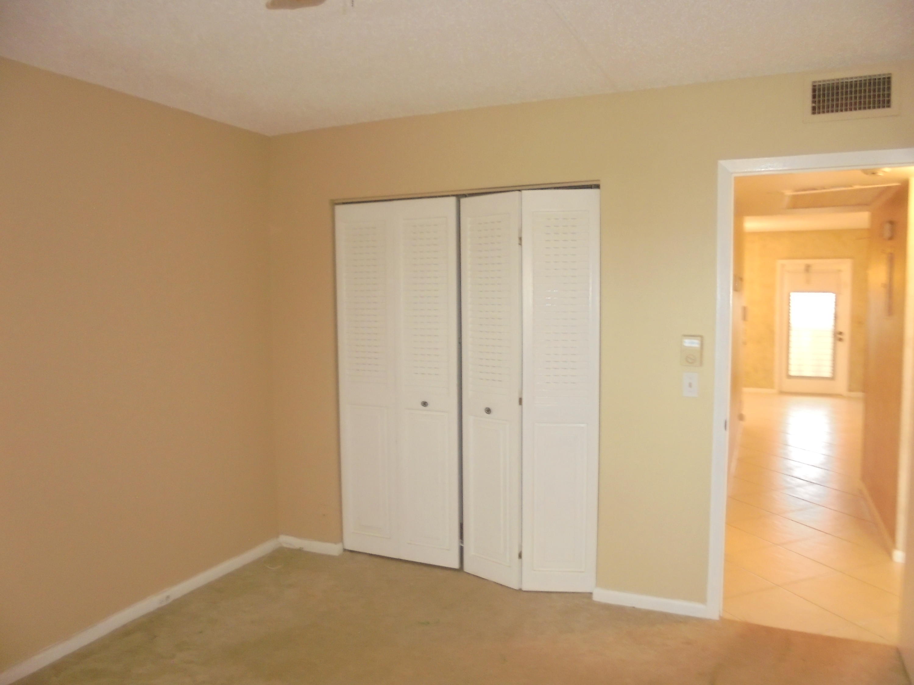 4085 Guildford East Boca Raton, FL 33434 - Photo 9 of 13 010