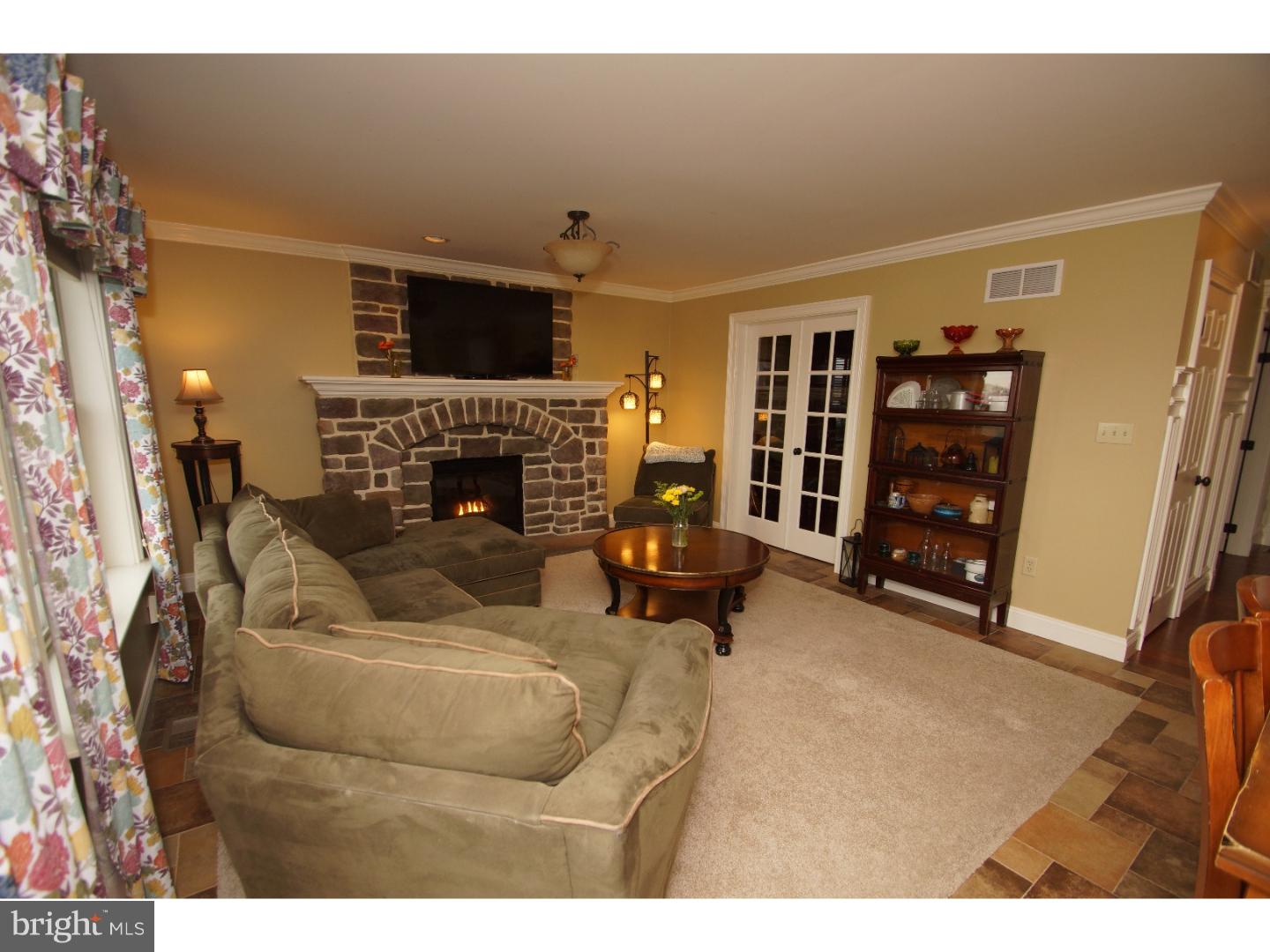 2348 Moselem Spring Road Fleetwood, PA 19522 - Photo 6 of 25 Family Room