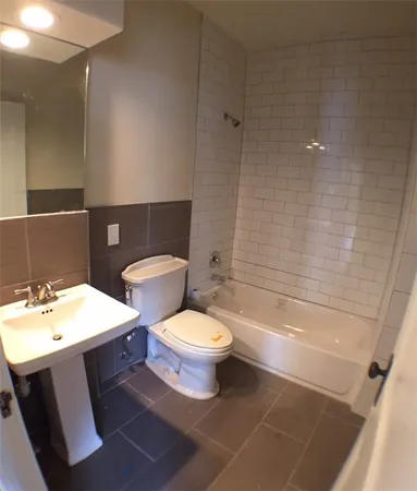 $2,850 | 2904 West Avenue, Austin, TX 78705