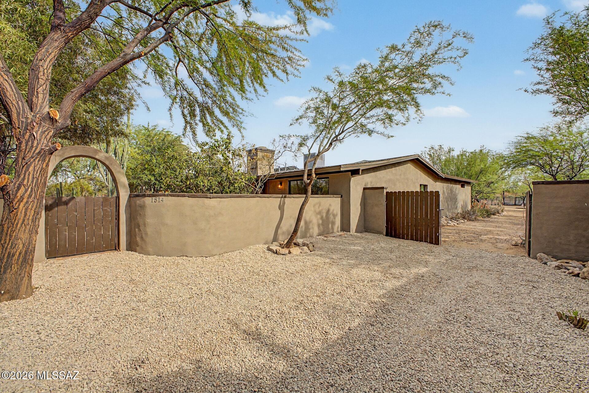 1514 East Lind Road Tucson, AZ 85719 - Photo 3 of 51
