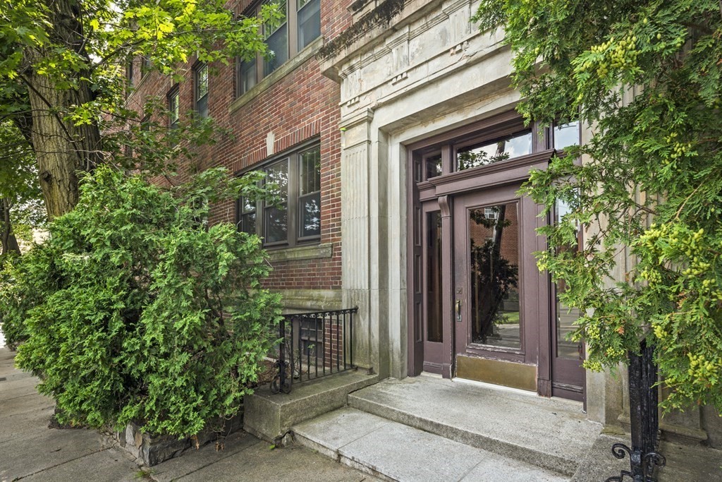 10 Lanark Road, Unit 1 Brookline, MA 02445 - Photo 3 of 18 Gallery Image 3