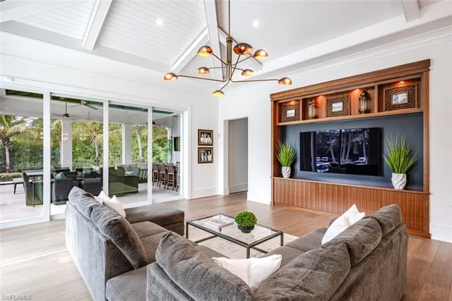 $11,750,000 | 185 Cajeput Drive, Naples, FL 34108