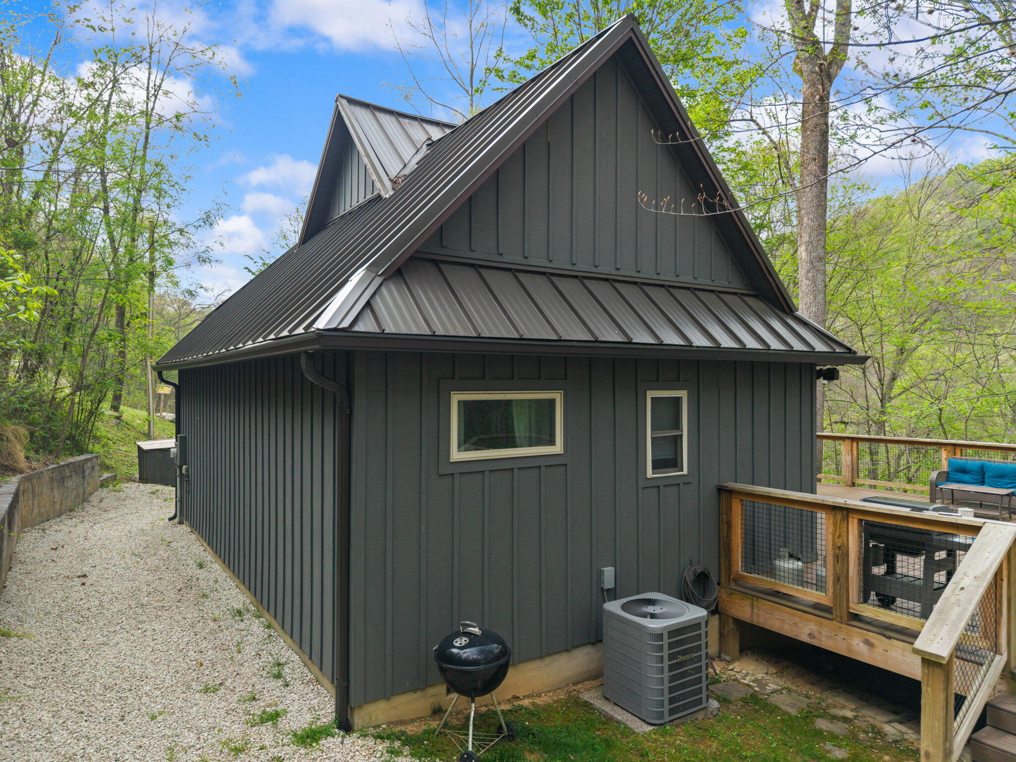 175 Bootleg Ridge Stanton, KY 40380 - Photo 8 of 57 8-web-or-mls-DJI_20260416143734_0018_D