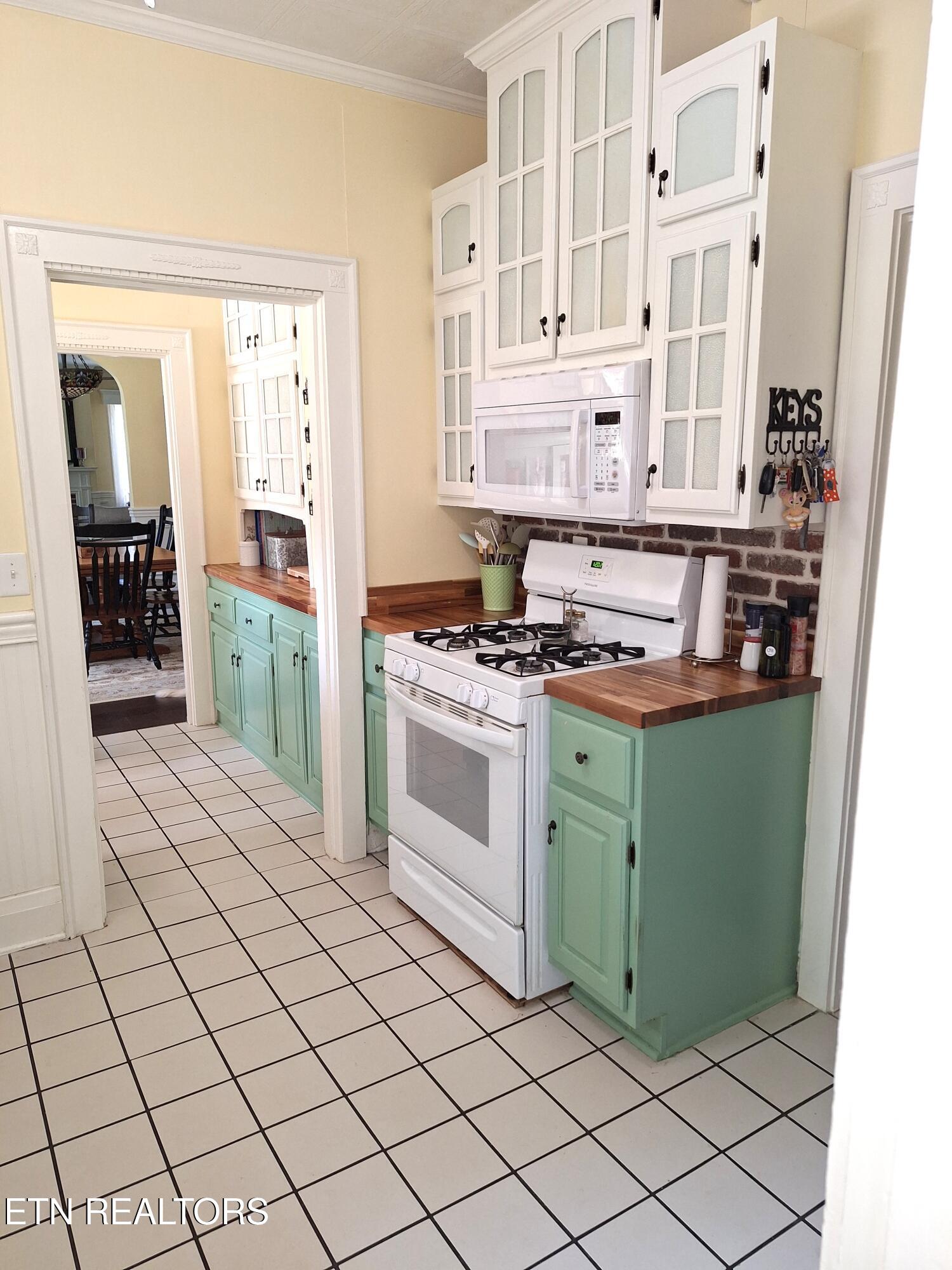 308 Clifton Heights Road Newport, TN 37821 - Photo 7 of 43 6