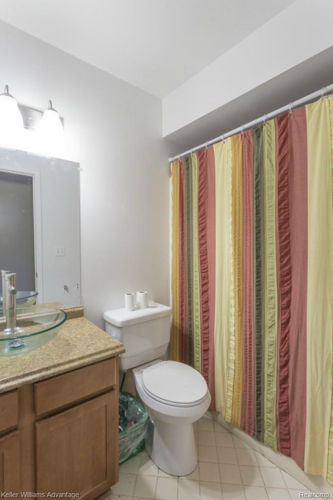 8991 Farmington Road Livonia, MI 48150 - Photo 18 of 31 21-Farmington_8991.jpg