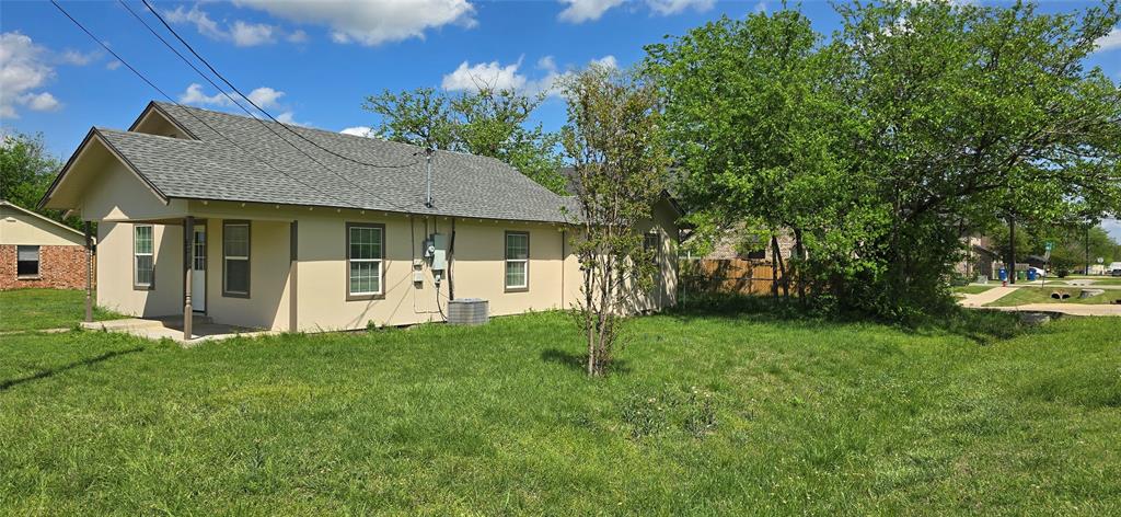 800 North 4th Street Sanger, TX 76266 - Photo 2 of 11