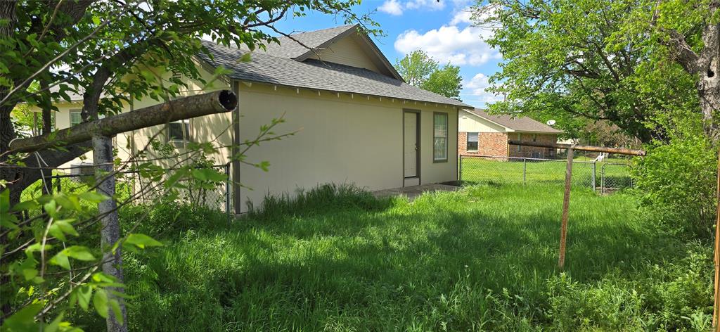 800 North 4th Street Sanger, TX 76266 - Photo 3 of 11