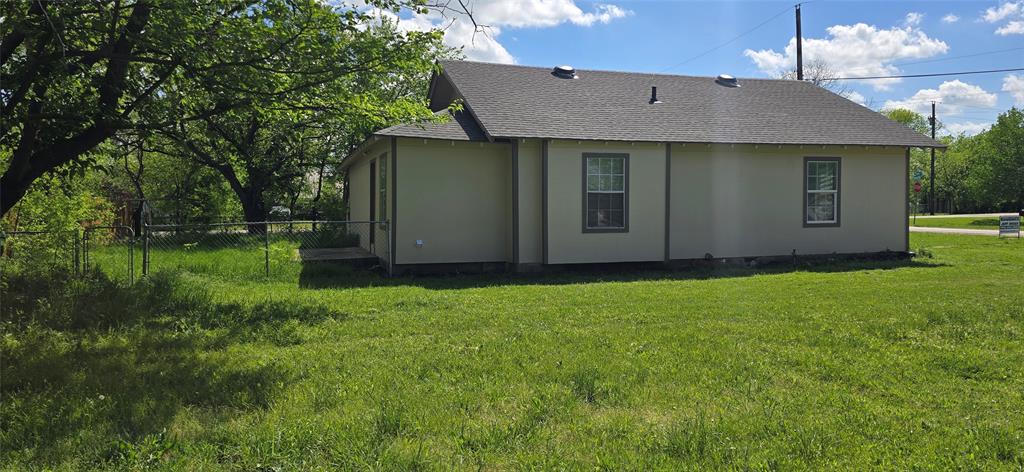 800 North 4th Street Sanger, TX 76266 - Photo 4 of 11