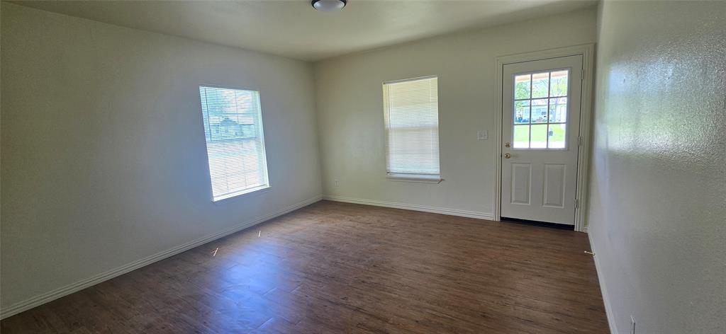 800 North 4th Street Sanger, TX 76266 - Photo 5 of 11