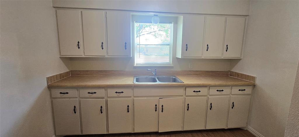 800 North 4th Street Sanger, TX 76266 - Photo 8 of 11