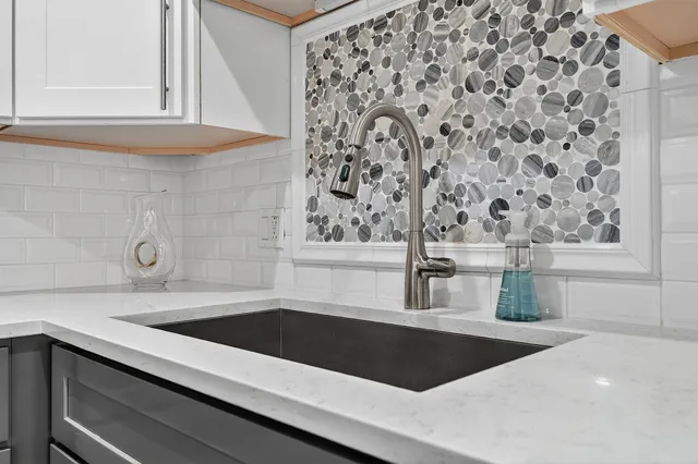 $280,000 | 711 South River Road, Unit 617, Des Plaines, IL 60016