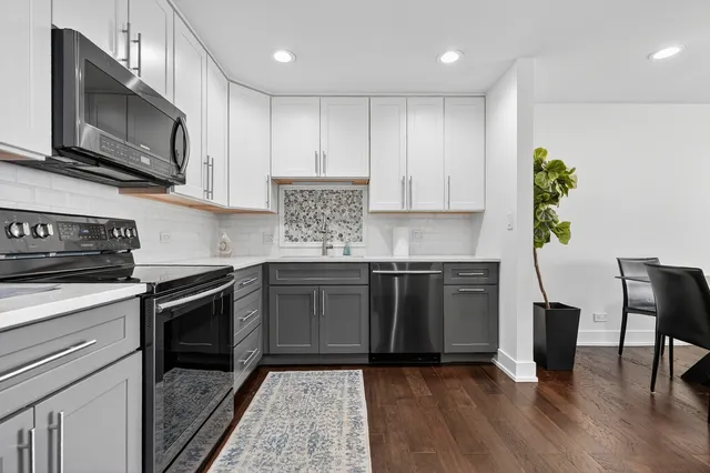 $280,000 | 711 South River Road, Unit 617, Des Plaines, IL 60016