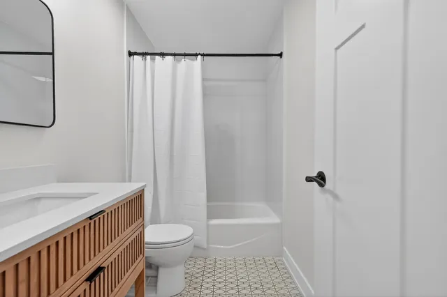 $280,000 | 711 South River Road, Unit 617, Des Plaines, IL 60016