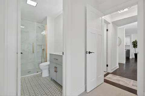 $280,000 | 711 South River Road, Unit 617, Des Plaines, IL 60016