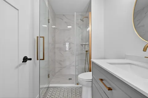 $280,000 | 711 South River Road, Unit 617, Des Plaines, IL 60016